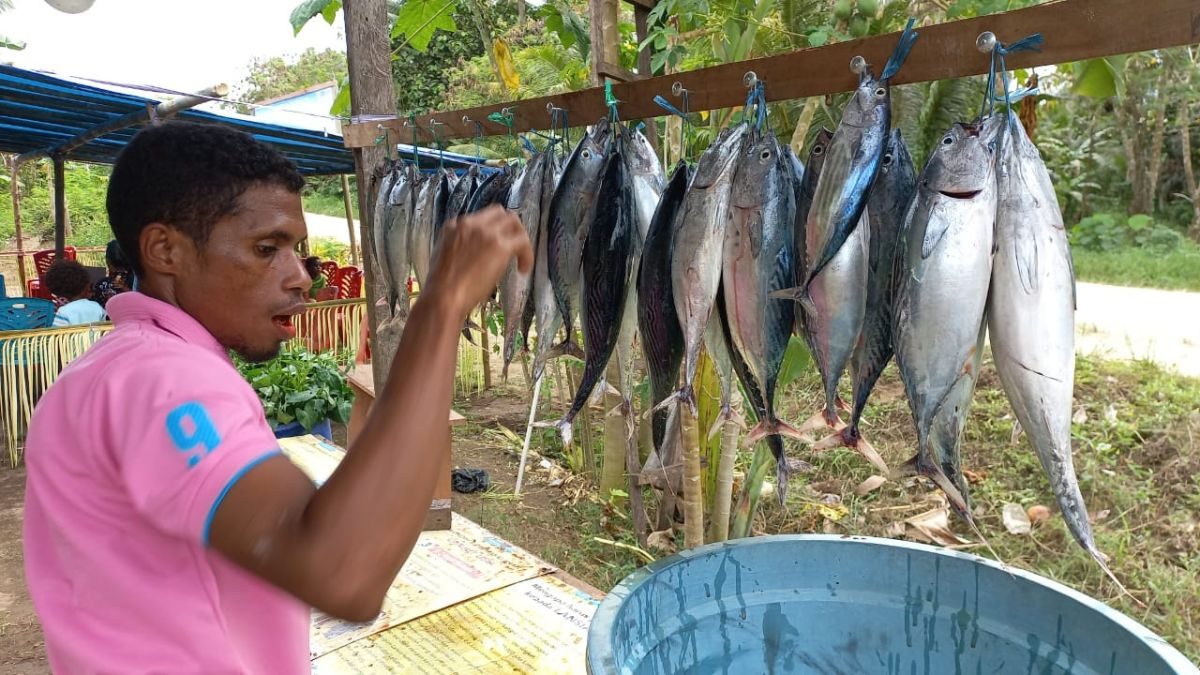 Ikan segar di Pasar Yaf Kayam siap di jual